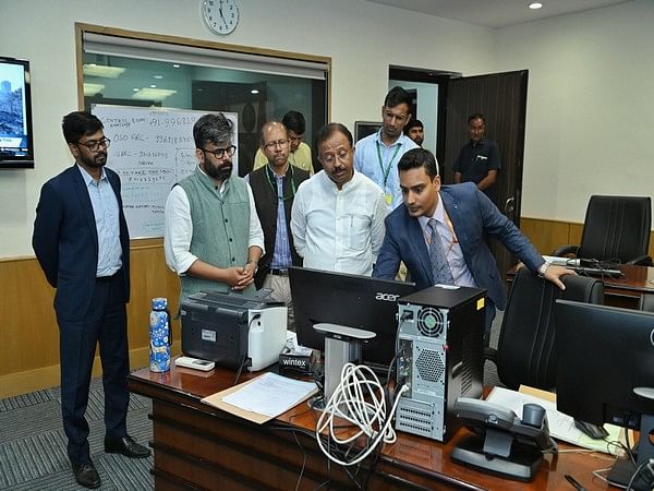 MoS Muraleedharan Leads Operation Ajay Control Room: Safety of Indians Prioritized MoS Muraleedharan Leads Operation Ajay Control Room: Safety of Indians Prioritized