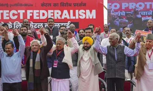 Protest at Jantar Mantar: CMs Kejriwal and Mann Lead Rally for Federalism