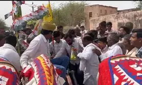 INDIA bloc candidate Beniwal campaigns on bullock cart in Nagaur