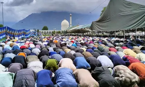 J&K: Thousands congregate for prayers on last Friday of Ramadan