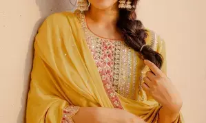 Reem Shaikh channels her inner ‘shaayar’ as she strikes a pose in bright salwar suit