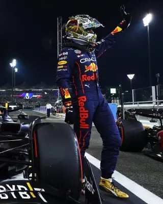 Japanese GP: Verstappen edges out teammate Perez to claim pole position