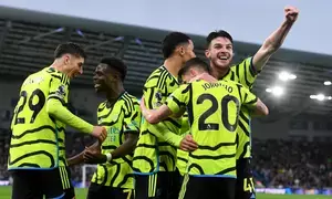 Premier League: Arsenal beat Brighton to reclaim top spot