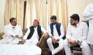 Akhilesh Yadav visits Mukhtar Ansari’s home, meets family members