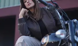 Akshara Singh flaunts bold womaniya look: Hado mein rahoge to lihaaz dekhoge