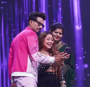 Neha Kakkar teams up with mother of Superstar Singer 3 contestant for fun reel on Garmi