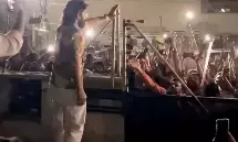 As fans gather outside his home to greet him on his bday, Allu Arjun bows, does a namaste