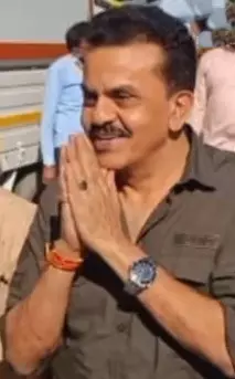 Sanjay Raut is khichdi scam kingpin, took bribes vide family, says Sanjay Nirupam Sanjay Raut is khichdi scam kingpin, took bribes vide family, says Sanjay Nirupam