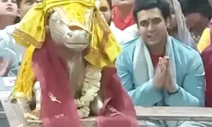 Jubin Nautiyal seeks divine blessings at Mahakaleshwar Temple, sings ‘Shiv bhajan’