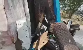 Three killed in bus-truck collision in UPs Pratapgarh