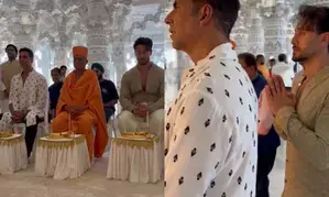 Akshay, Tiger pray at Abu Dabi BAPS Hindu Mandir before Bade Miyan Chote Miyan release