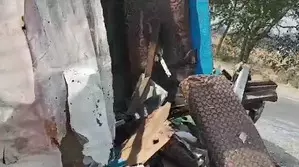 Three killed in bus-truck collision in UPs Pratapgarh Three killed in bus-truck collision in UPs Pratapgarh