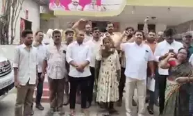 2BHK scheme applicants stage protest at BRS candidate’s house