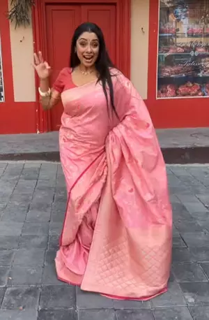 Rupali Ganguly joins Gulabi Sadi bandwagon, grooves to its music, points to the Marathi in me