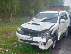 J&K: Woman killed, seven injured in Pulwama road accident