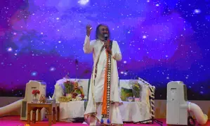 Sri Sri Ravi Shankar lauds PM Modis vision for vikas and virasat