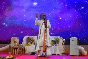 Sri Sri Ravi Shankar lauds PM Modis vision for vikas and virasat