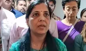 Sunita Kejriwal likely to campaign for AAP in Gujarat