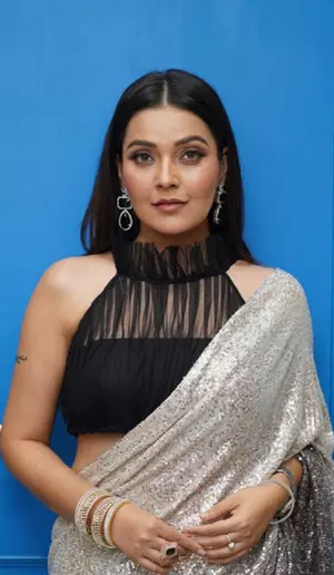 Classy look, silken hair, designer sarees define Mansi Srivastava in Main Hoon Saath Tere Classy look, silken hair, designer sarees define Mansi Srivastava in Main Hoon Saath Tere