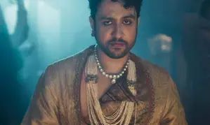 Adhyayan Suman embraces debauchery as Nawab Zoravar in Heeramandi promo