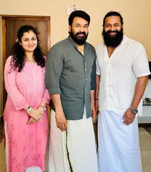 Kantara star Rishab Shetty shares pics from his meet-up with legendary Mohanlal sir