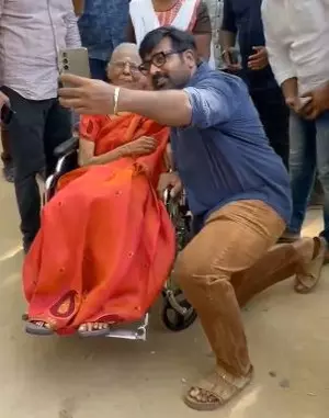 Voting over, Vijay Sethupathi makes wheelchair-bound fans day, takes selfie with her Voting over, Vijay Sethupathi makes wheelchair-bound fans day, takes selfie with her