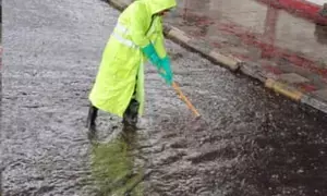 Heavy rains lash Hyderabad, bring respite from heat