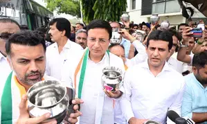 Karnataka Congress stages empty pot protest in Bengaluru against Centre