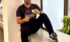 Bhojpuri actor Dev Singh enjoys ice-cream; says garmi ka maza thande mein