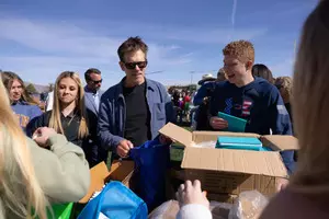 Kevin Bacon returns to ‘Footloose’ high school, celebrates films 40th anniversary