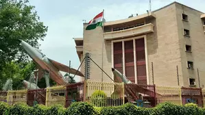 Fire breaks out at Vayu Sena Bhawan, doused