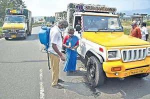 TN steps up vigil in border areas following bird flu cases in Kerala TN steps up vigil in border areas following bird flu cases in Kerala
