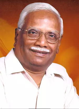 Peoples Psychiatrist Chandrashekar who adopted villages in Ktaka receives Padma Shri