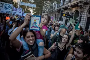 Hundreds of thousands march in Argentina against education austerity Hundreds of thousands march in Argentina against education austerity