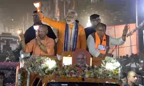 Massive crowd greets PM Modi in Bareilly roadshow