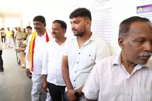 Karnataka records over 38 pc voting till 1 pm Karnataka records over 38 pc voting till 1 pm