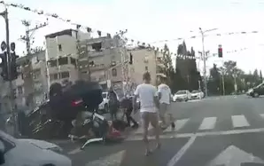 Israeli minister injured in car crash