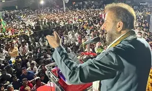 Kick Congress, join us: AIMIM offers Mumbai LS ticket to Arif Naseem Khan