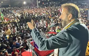 Kick Congress, join us: AIMIM offers Mumbai LS ticket to Arif Naseem Khan