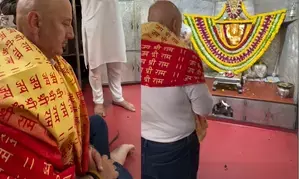 Anupam Kher visits 300-yr-old Hanuman temple in Ahmedabad, says he felt peace, strength
