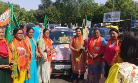 NRIs hold car rally from Ahmedabad to Surat in support of PM Modi