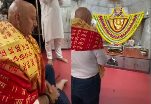 Anupam Kher visits 300-yr-old Hanuman temple in Ahmedabad, says he felt peace, strength Anupam Kher visits 300-yr-old Hanuman temple in Ahmedabad, says he felt peace, strength