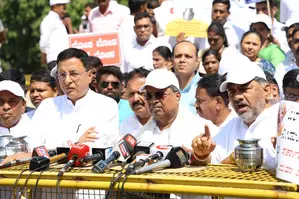 Ktaka govt stages protest against Centre over drought relief Ktaka govt stages protest against Centre over drought relief