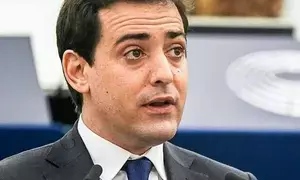 French FM urges Hezbollah, Israel to avoid escalation