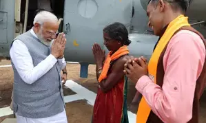 PM Modi meets fruit seller Mohini Gowda in Karnataka, praises her for ‘good work’