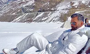 Suniel Shetty unveils first look with protective gear from his action title