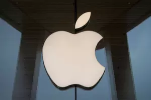 Apple hires dozens of AI experts from Google, builds secret research lab