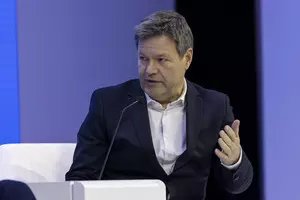 German economy minister denies suppressing nuclear phase-out concerns German economy minister denies suppressing nuclear phase-out concerns