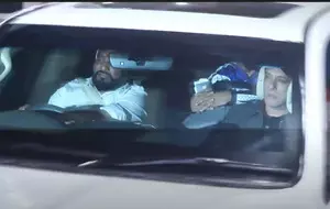 Salman Khan returns from London, leaves airport with beefed up security Salman Khan returns from London, leaves airport with beefed up security