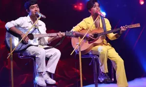 Superstar Singer 2 winner Mohd Faiz gifts lucky strap to contestant; duo sing Tu Milta Hai Mujhe
